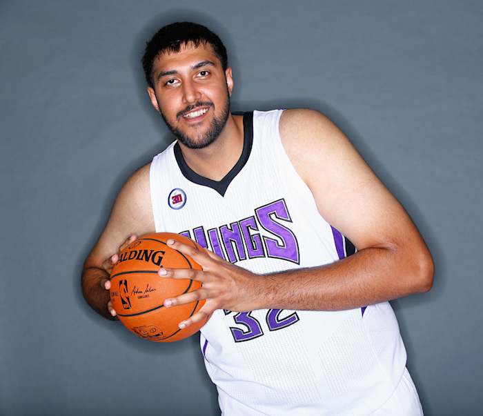 Sim-Bhullar-2014-NBA-Media-Day.jpg